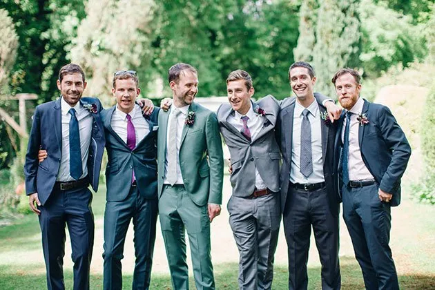 11 Kostum Berbeda Groomsmen di Hari Pernikahanmu Nanti. Seragam Tak Berarti Harus Sama, 'Kan? 14