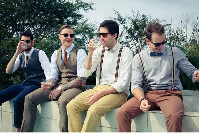 11 Kostum Berbeda Groomsmen di Hari Pernikahanmu Nanti. Seragam Tak Berarti Harus Sama, 'Kan? 18