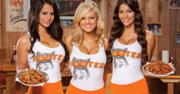 Ribet Ya Mau Jadi Pelayan di Hooters, Syaratnya Neko-neko, Tapi Siapa Tahu Kamu Bisa Memenuhinya 6