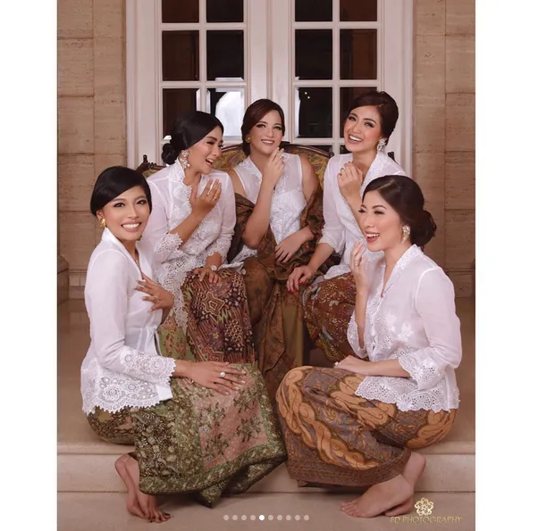Begini Nih Geng Sosialita Nia Ramadhani-Jedar Berkebaya Ria Merayakan Hari Kartini, Ayu Tenan Rek! 19