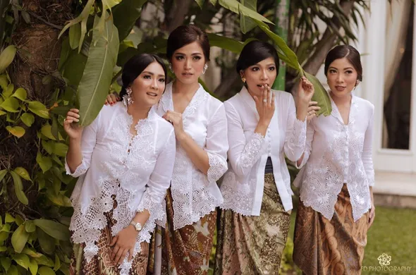 Begini Nih Geng Sosialita Nia Ramadhani-Jedar Berkebaya Ria Merayakan Hari Kartini, Ayu Tenan Rek! 20