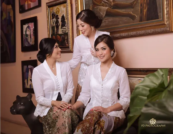Begini Nih Geng Sosialita Nia Ramadhani-Jedar Berkebaya Ria Merayakan Hari Kartini, Ayu Tenan Rek! 15