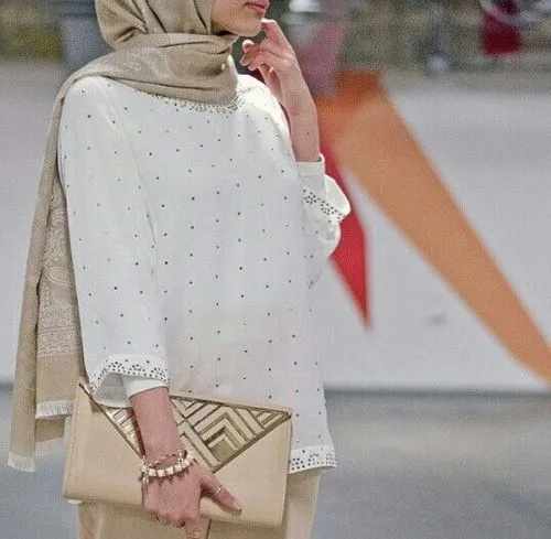 14 Padu Padan Atasan Polos dan Kain untuk Kondangan. Kata Siapa Harus Selalu Kebaya-an? 20