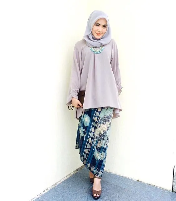 14 Padu Padan Atasan Polos dan Kain untuk Kondangan. Kata Siapa Harus Selalu Kebaya-an? 18