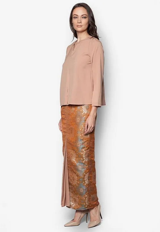 14 Padu Padan Atasan Polos dan Kain untuk Kondangan. Kata Siapa Harus Selalu Kebaya-an? 22