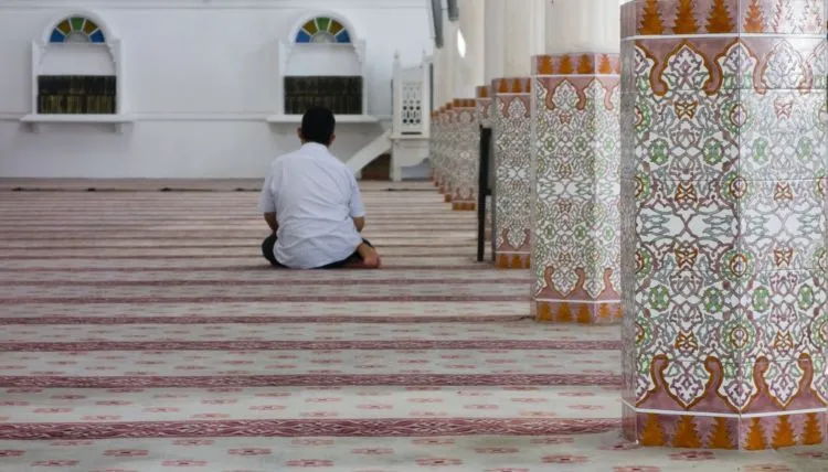 Pakai Adzan Saat Nge-DJ di Kelab Malam, DJ Asal Inggris Ini Harus Berurusan dengan Hukum dan Hujatan 6