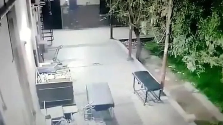 Rekaman CCTV Ini Viral di Media Sosial. Kejadian Horor di Rumah Sakit yang Bikin Bulu Kuduk Meremang! 2