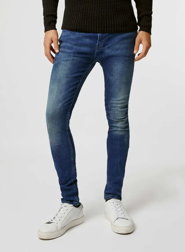 Muka Oke Sih, Tapi 8 Style Ini Bikin Kamu Terlihat Jadi Cowok Norak. Please, Jangan Dipakai, Ya! 15