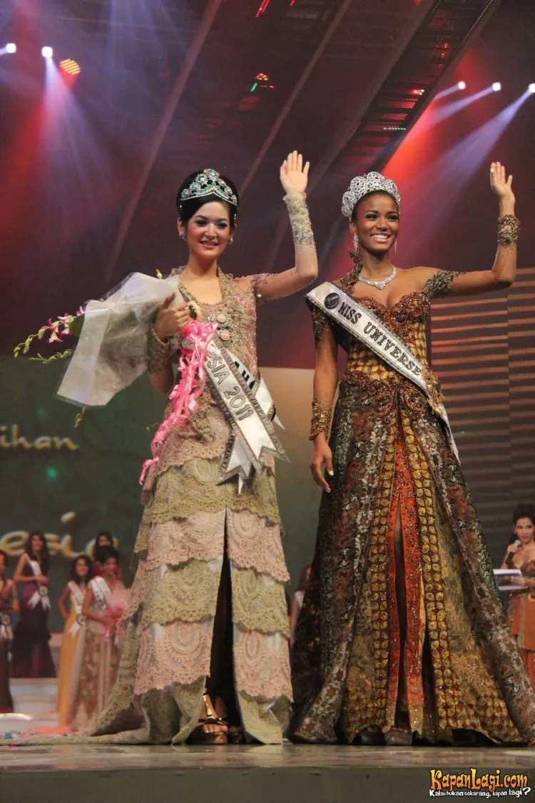 Keanggunan 8 Miss Universe Mengenakan Kebaya dari Tahun Ke Tahun. Inikah Bidadari Dunia? 13