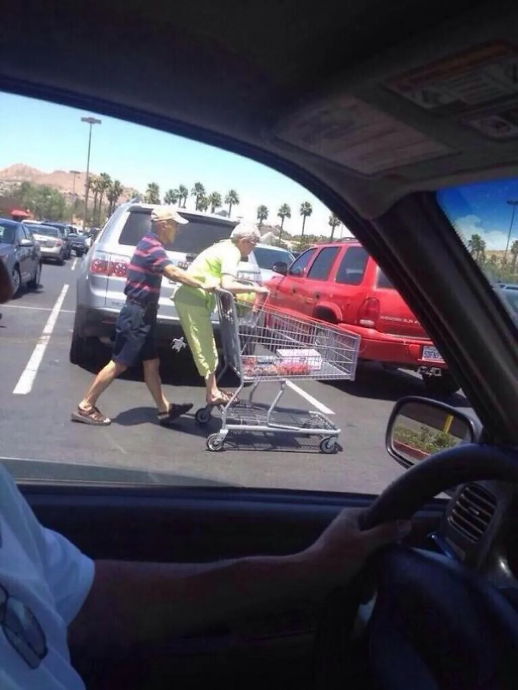 7 Foto Ini Menggambarkan Impian Tersembunyi Cowok Soal Hubungan. Kalau Ngomong Takut Dikira Melow! 14