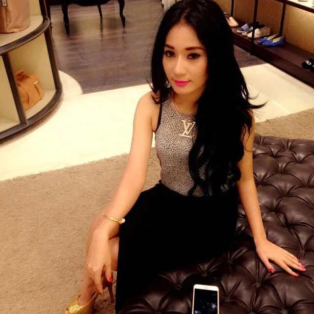 Omongannya Suka Nggak Jelas, Tapi Terbukti Inilah Daftar Wanita Cantik yang Terjerat Vicky Prasetyo 9