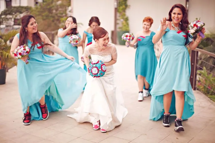 Ingin Tampil Beda di Hari Pernikahan? Sontek 10 Gaya Brides dengan Sneakers yang Mencuri Perhatian 17