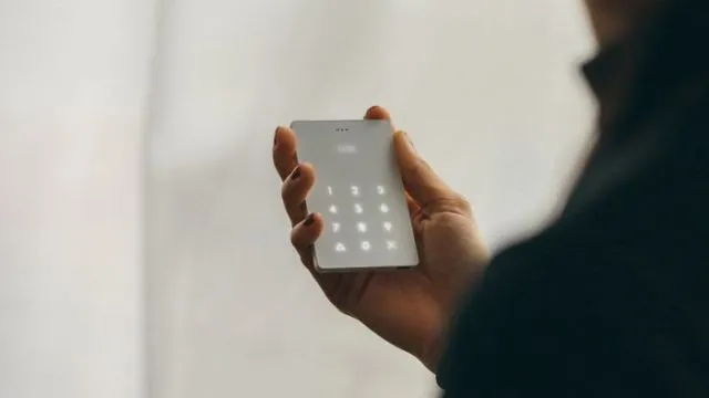 Yuk Kenalan Sama 'Light Phone'! Ponsel Anyar yang Sama Sekali Nggak Canggih, Tapi Maknanya Dalam 6