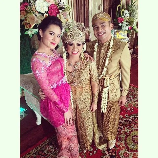 9 Parade Foto Raisa Pakai Kebaya yang Bikin Babang Hamish Jadi Pria Paling Beruntung di Indonesia 15