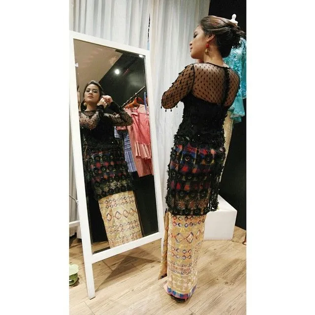 9 Parade Foto Raisa Pakai Kebaya yang Bikin Babang Hamish Jadi Pria Paling Beruntung di Indonesia 13