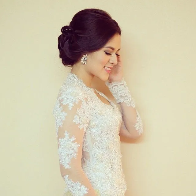 9 Parade Foto Raisa Pakai Kebaya yang Bikin Babang Hamish Jadi Pria Paling Beruntung di Indonesia 20