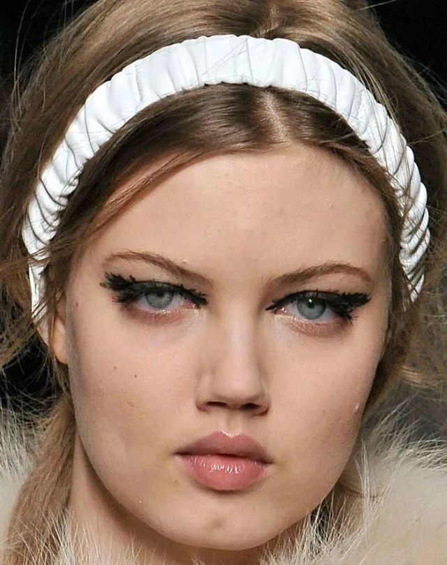 Begini Lho Girls, 6 Cara Pakai Lipstik Sesuai Bentuk Bibir. Dijamin Nggak Belepotan Lagi Deh! 12