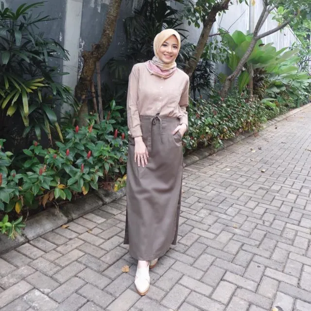 11 Model Rok yang Feminin dan Bikin Cowok Menoleh Dua Kali ke Kamu 12