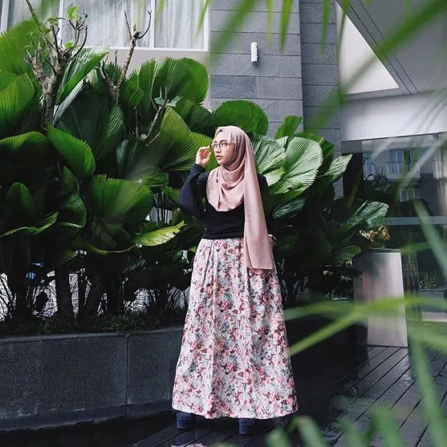 11 Model Rok yang Feminin dan Bikin Cowok Menoleh Dua Kali ke Kamu 18