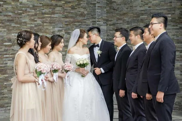 Ide Pose Cantik Saat Foto Bareng Bridesmaids Ini Bisa Kamu Tiru, Demi Album Kenangan Momen Bahagiamu 49