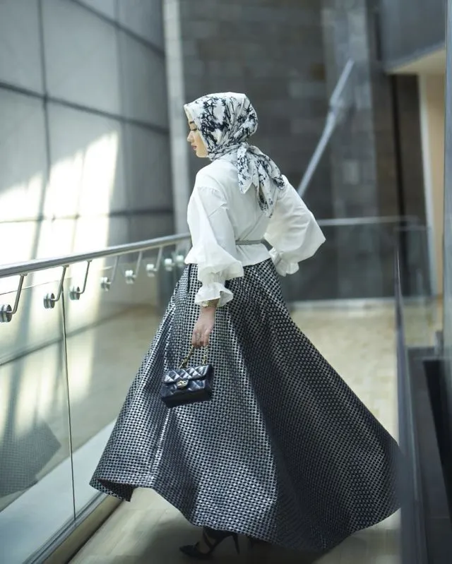 11 Model Rok yang Feminin dan Bikin Cowok Menoleh Dua Kali ke Kamu 16