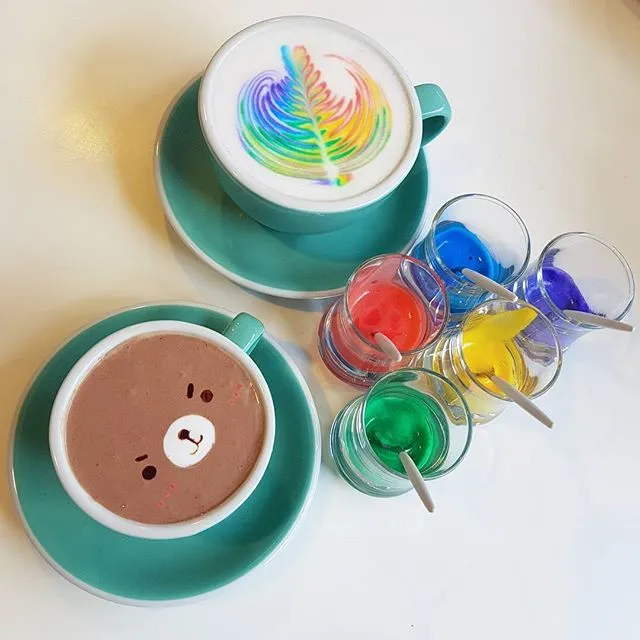 Beda dari Latte Art Biasa, 9 Kreasi Kopi Ini Memukau Abis! Padahal Ya Cuma dari Buih Susu Diwarnai 11