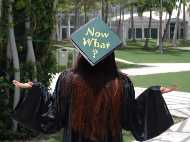 17 Kreasi Topi Toga untuk Momen Wisuda yang Lebih Seru dan Berkesan. Unik dan Layak Coba! 31