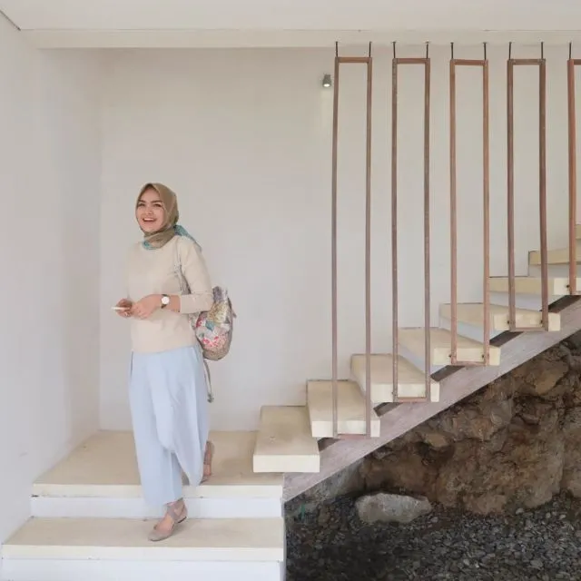 9 Style Hijab Warna Pastel Buat Sambut Ramadhan. Hayo, Kamu Suka yang Mana? 13