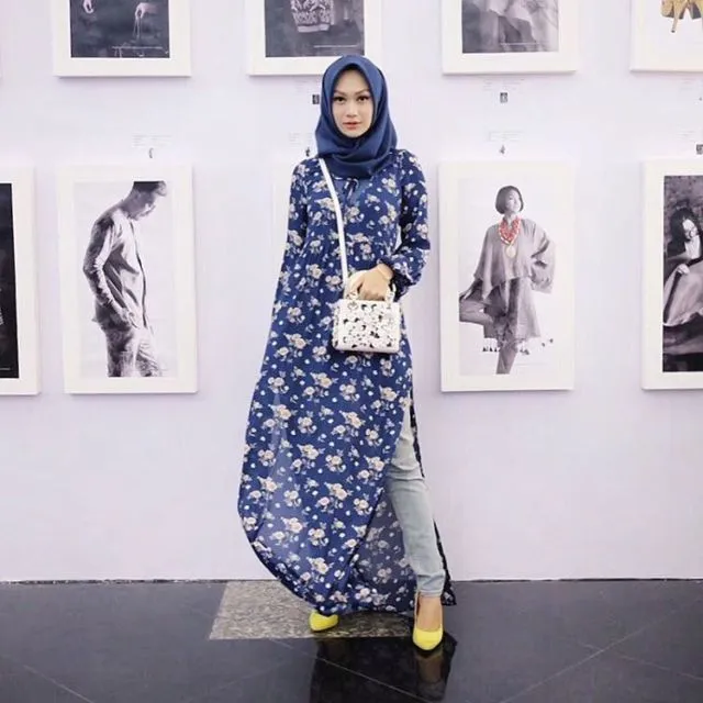 10 Maxi Dress Cantik Buat Cewek Berhijab. Adem dan Feminin Banget Dilihatnya 16