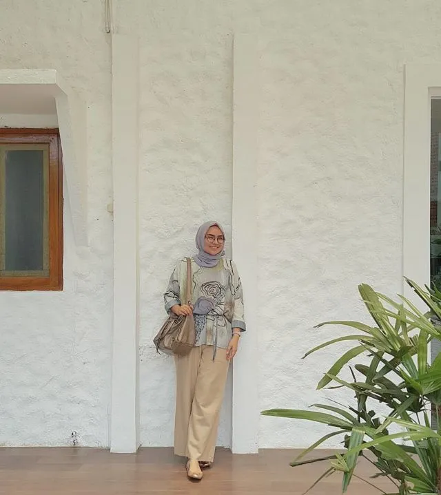 9 Style Hijab Warna Pastel Buat Sambut Ramadhan. Hayo, Kamu Suka yang Mana? 14