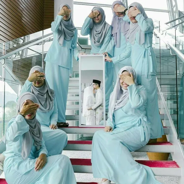 Ide Pose Cantik Saat Foto Bareng Bridesmaids Ini Bisa Kamu Tiru, Demi Album Kenangan Momen Bahagiamu 39