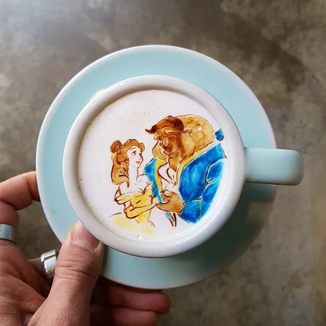 Beda dari Latte Art Biasa, 9 Kreasi Kopi Ini Memukau Abis! Padahal Ya Cuma dari Buih Susu Diwarnai 16