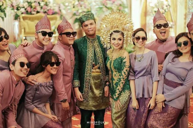 Ide Pose Cantik Saat Foto Bareng Bridesmaids Ini Bisa Kamu Tiru, Demi Album Kenangan Momen Bahagiamu 57