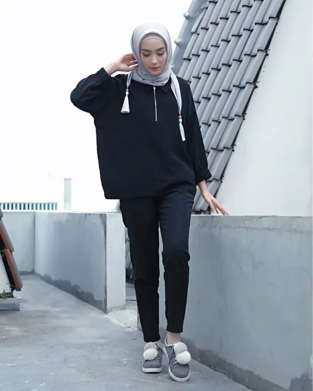 15 Inspirasi Baju Warna Gelap Buat Cewek Kurus - yang Nggak Bikin Badan Terlihat Makin 'Lurus' 23