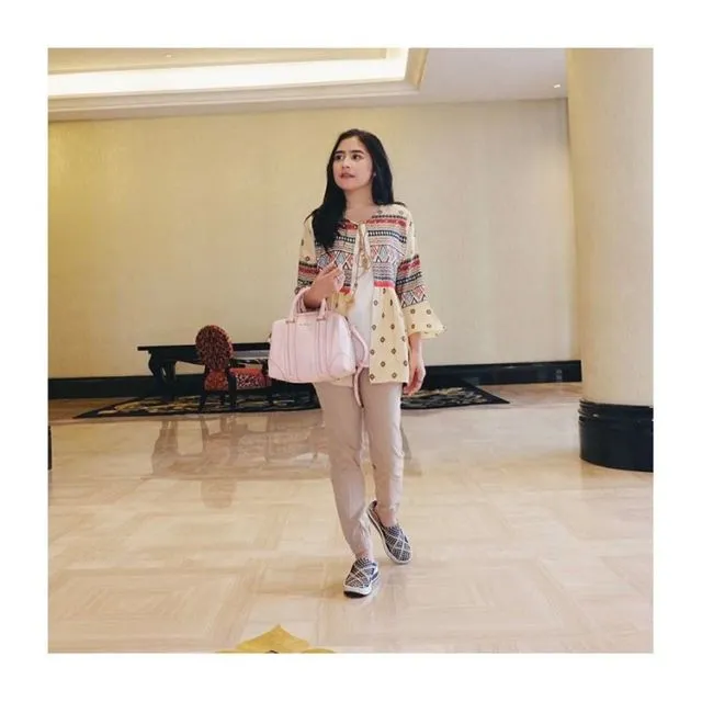 5 Artis yang Kita Benci, Tapi Gayanya (Kita Akui) Cantik Sekali. Siapa Saja Ya? 18