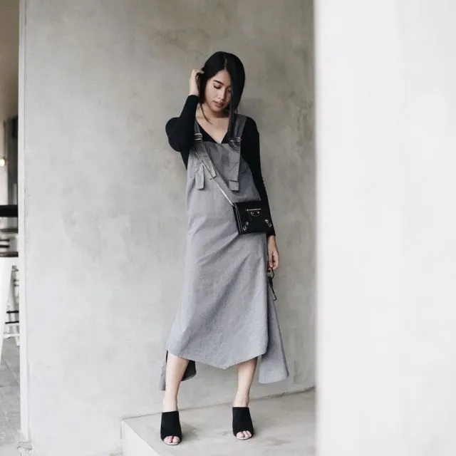 15 Inspirasi Baju Warna Gelap Buat Cewek Kurus - yang Nggak Bikin Badan Terlihat Makin 'Lurus' 16