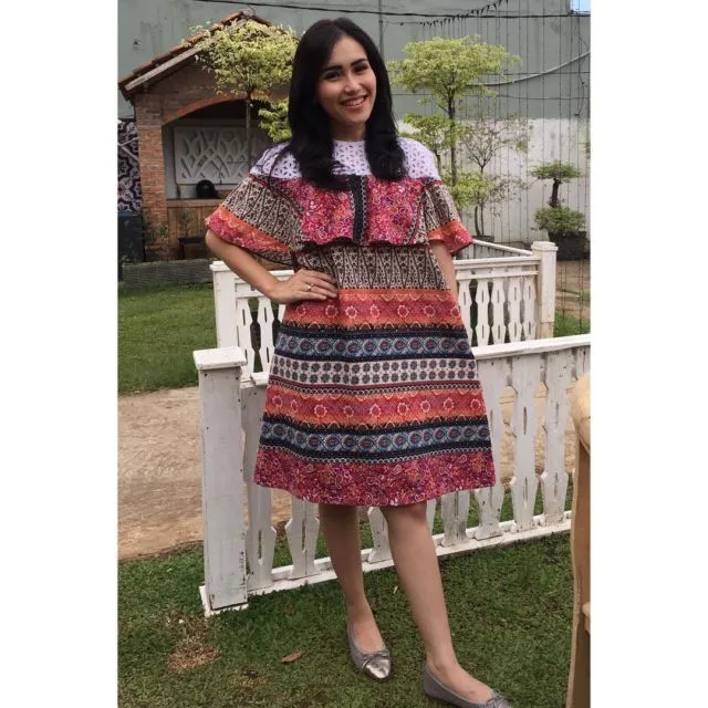 5 Artis yang Kita Benci, Tapi Gayanya (Kita Akui) Cantik Sekali. Siapa Saja Ya? 11