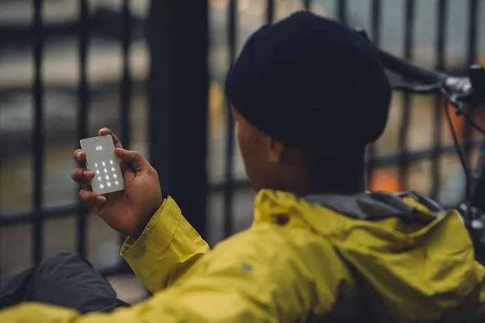 Yuk Kenalan Sama ‘Light Phone’! Ponsel Anyar yang Sama Sekali Nggak Canggih, Tapi Maknanya Dalam