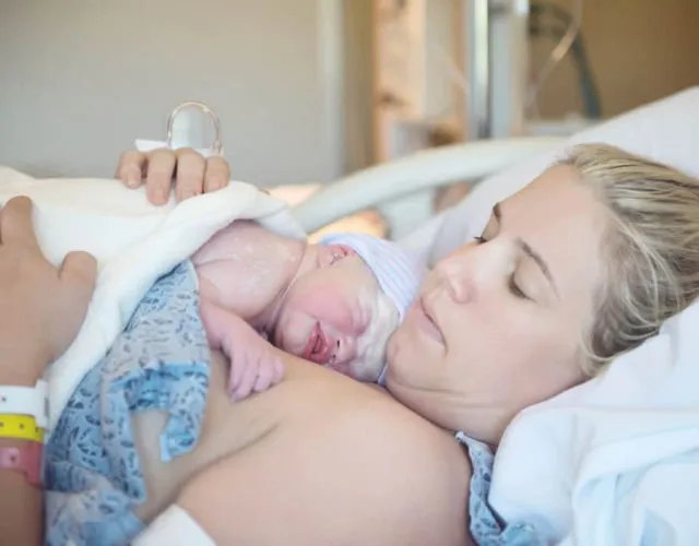 7 Kalimat yang Nggak Boleh Kamu Ucapkan Ke Mama Muda yang Baru Lahiran. Jaga Perasaannya Ya! 8