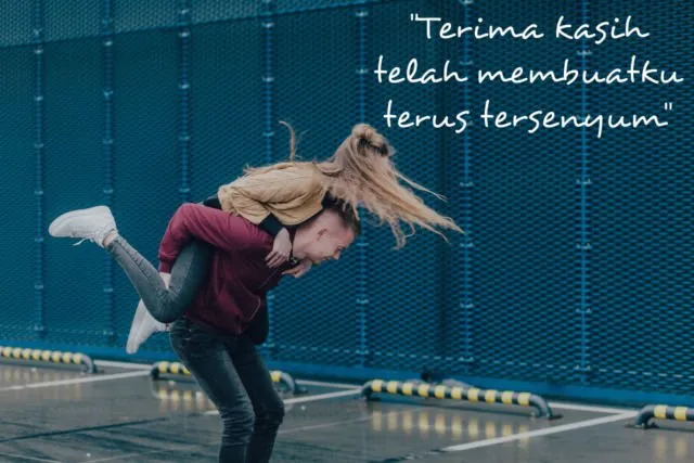 13+ Foto Bareng Pacar dengan Caption yang Keren 17