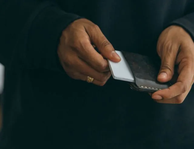 Yuk Kenalan Sama 'Light Phone'! Ponsel Anyar yang Sama Sekali Nggak Canggih, Tapi Maknanya Dalam 5