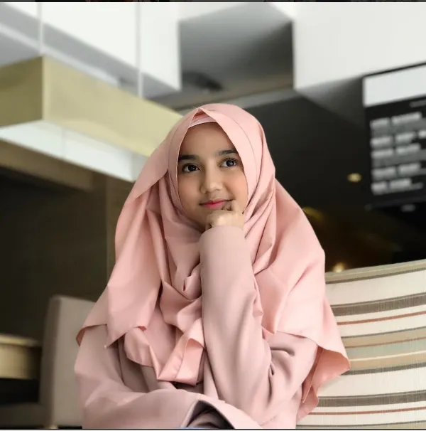 Stylish dan Tetap Syar'i, Penampilan Wirda Mansur Putri Yusuf Mansur Ini Bisa Jadi Inspirasi 5
