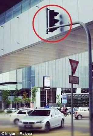 Begini 15 Kejadian Konyol Jika Orang Kebanyakan Kerja Tapi Kurang Piknik. Jadinya Kacau Deh! 18