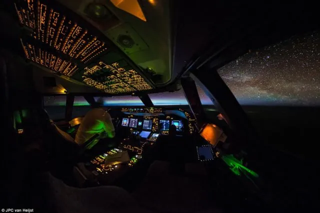 Begini Pemandangan Langit yang Dilihat Oleh Para Pilot. Bikin Merinding dan Sangat Menakjubkan! 13