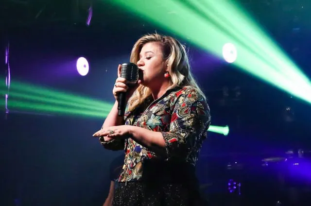 Ini Dia 7 Lagu Populer yang Liriknya Ngena di Hati Banget. Siap-siap Baper Ya! 12