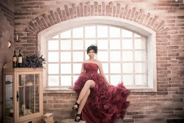 Wanita Ini Bikin Foto Pre-Wedding Sendirian, Kok Aneh? Tapi Ternyata Alasannya Bikin Sedih :( 4