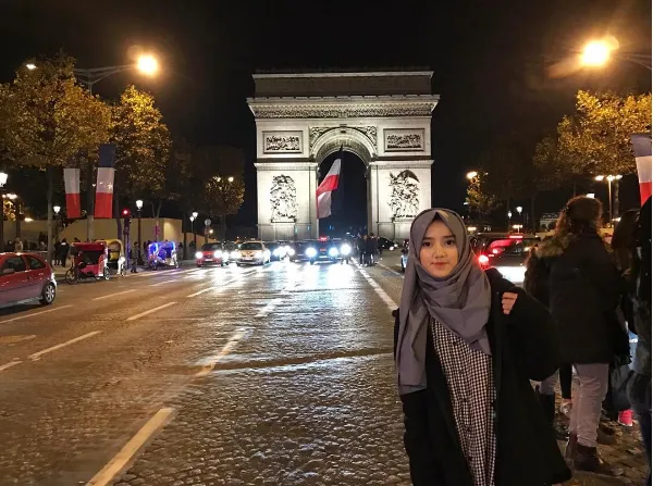 Stylish dan Tetap Syar'i, Penampilan Wirda Mansur Putri Yusuf Mansur Ini Bisa Jadi Inspirasi 7