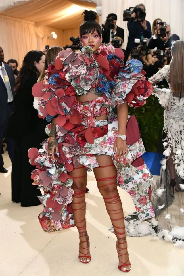 15 Fashion Unik Met Gala 2017. Mana Nih Artis Hollywood yang Paling Nyentrik? 16