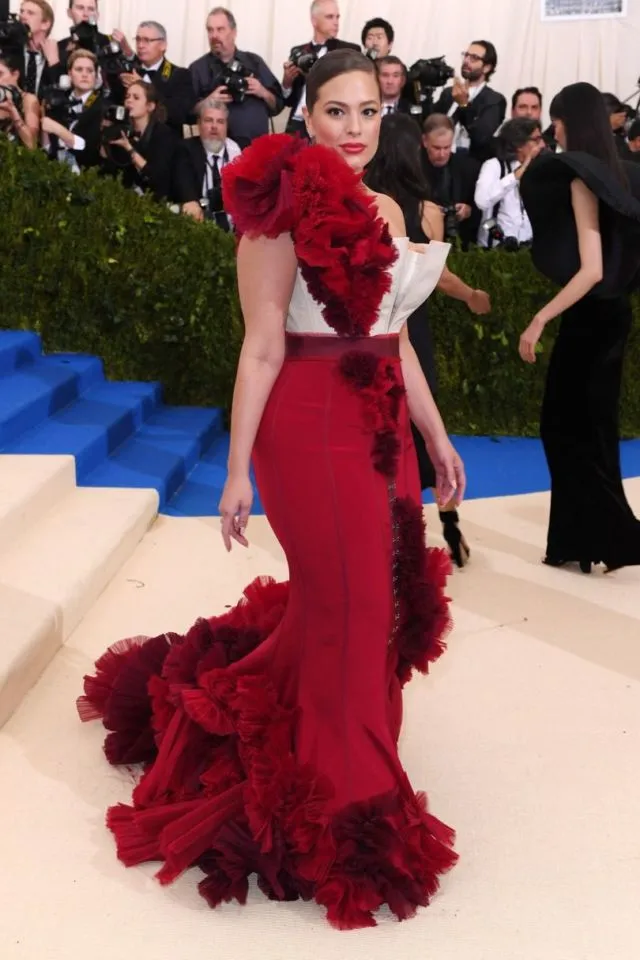 15 Fashion Unik Met Gala 2017. Mana Nih Artis Hollywood yang Paling Nyentrik? 18