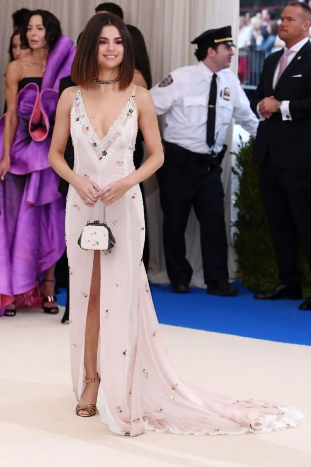 15 Fashion Unik Met Gala 2017. Mana Nih Artis Hollywood yang Paling Nyentrik? 19